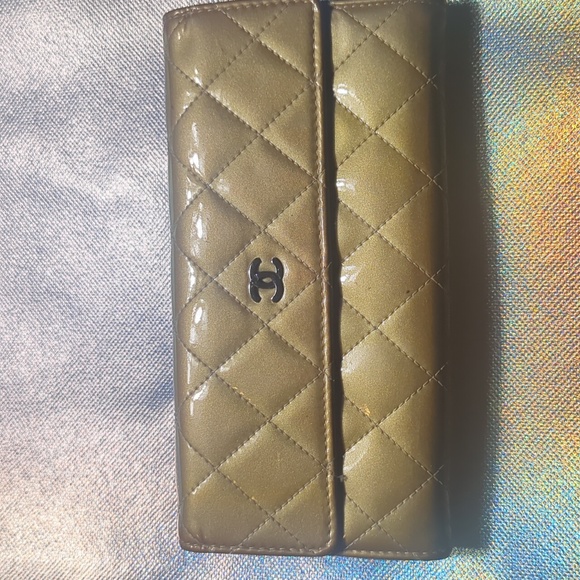 Chanel Gold patent leather long wallet - Picture 1 of 13